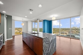 Building Photo - 300 Bowie St