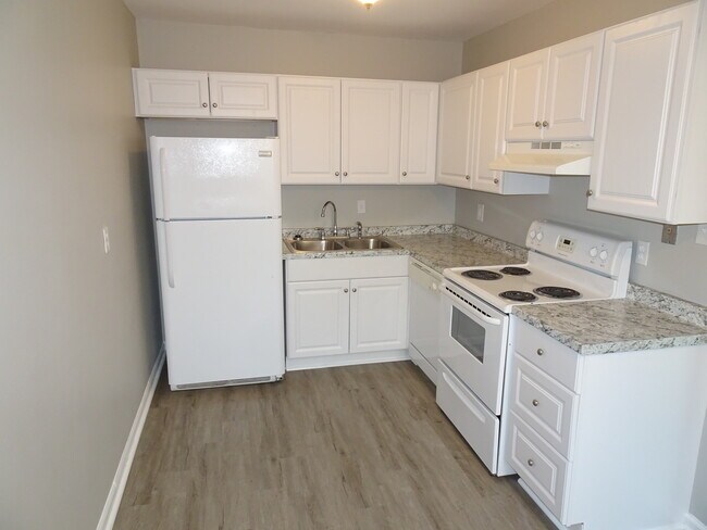 Building Photo - 44 Courtside Dr