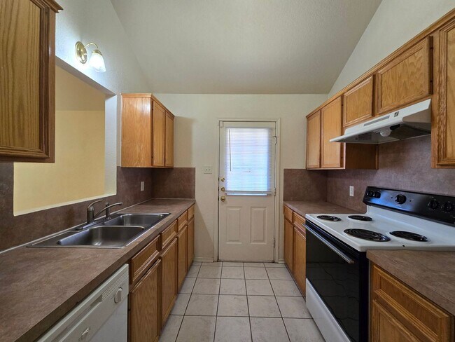 Foto del edificio - RENT REDUCTION - AVAILABLE NOW!