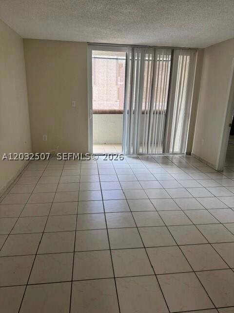 Building Photo - 10000 NW 80th Ct