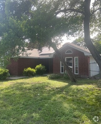 Building Photo - 2507 Schwertner Dr