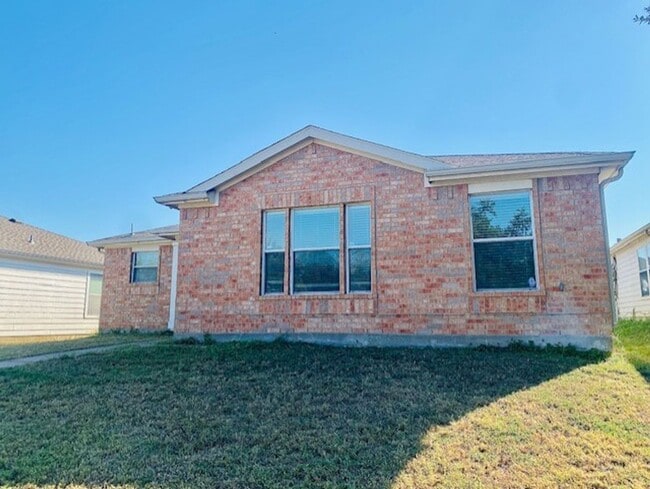 DARLING HOME IN DALLAS COMING SOON! - DARLING HOME IN DALLAS COMING SOON!