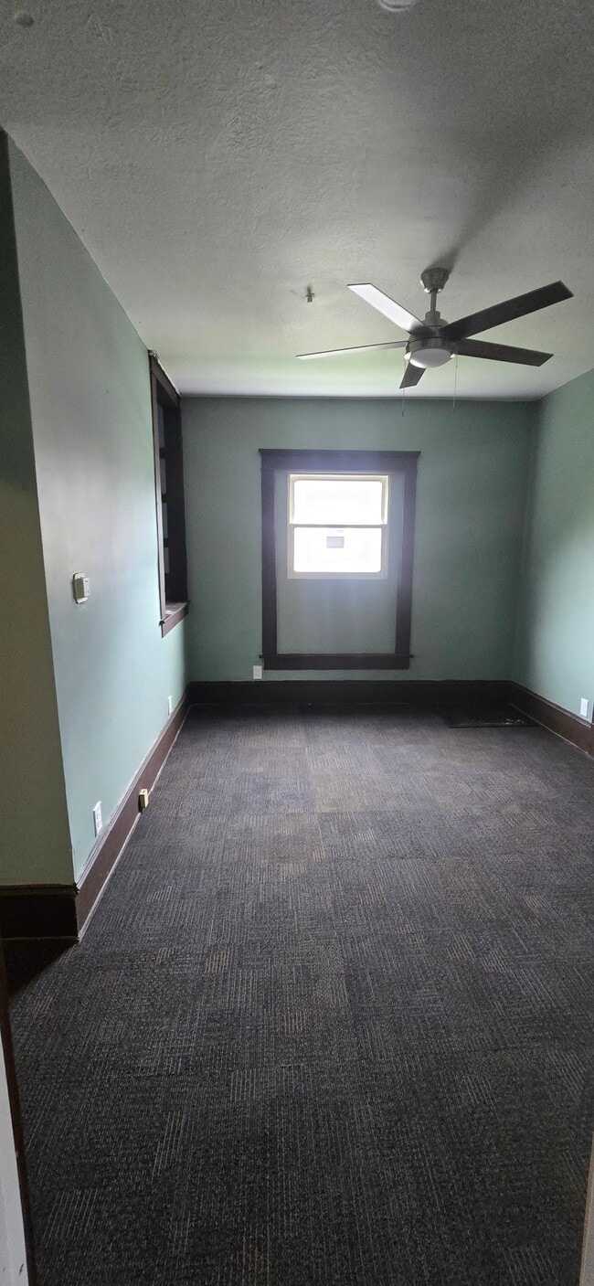 Building Photo - 477 S Chestnut St