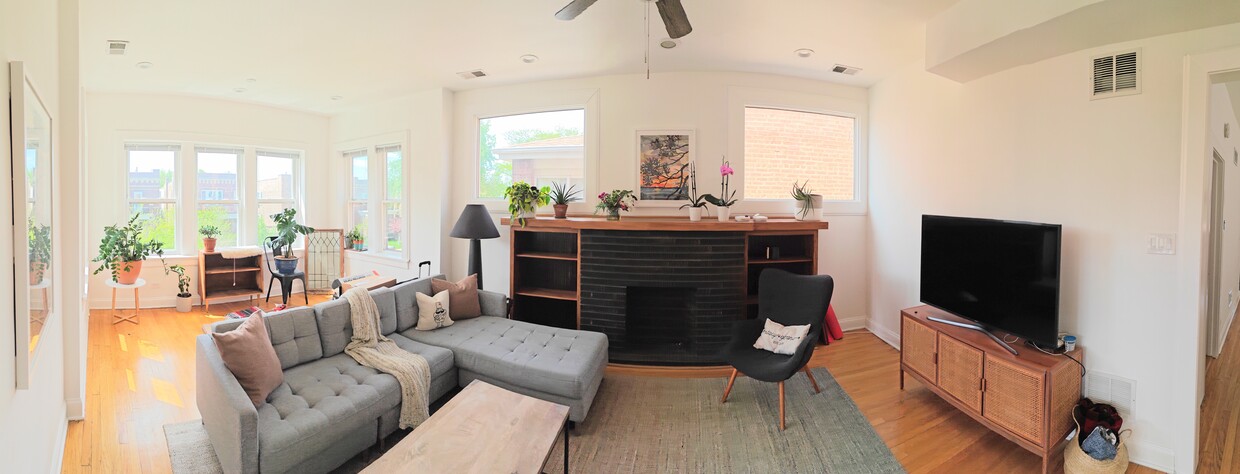 Living Room - 5210 W Cullom Ave