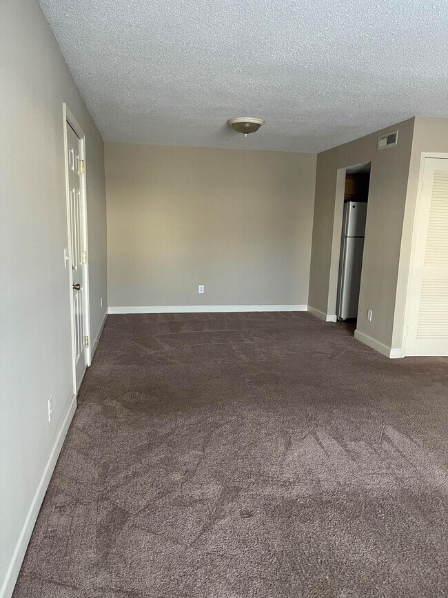 Building Photo - 1121 Alice Dr