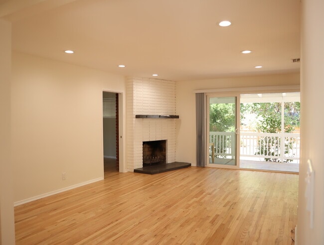 Building Photo - 22051 San Miguel St