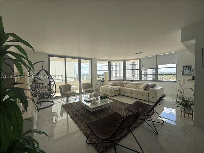 Foto del edificio - 5555 Collins Ave