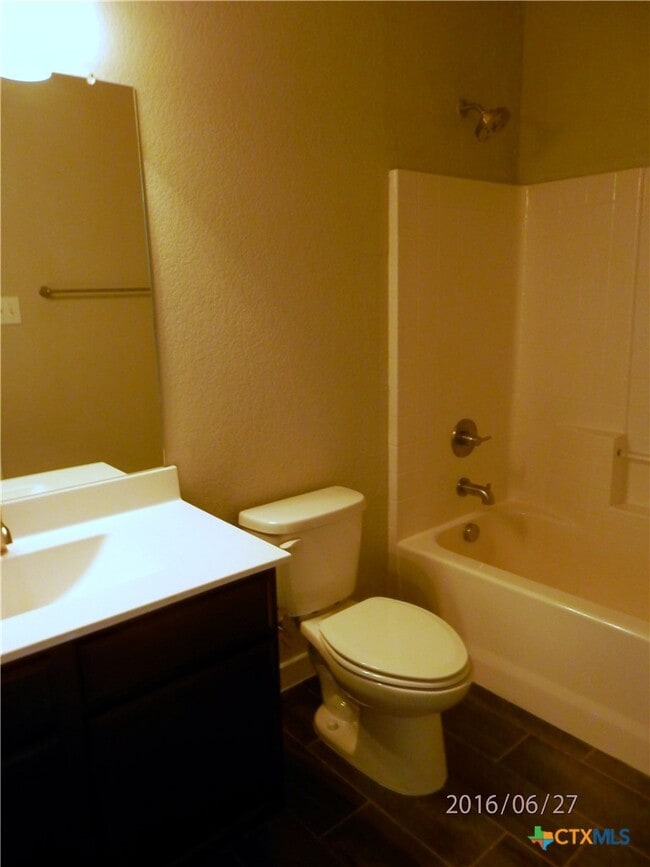 Building Photo - 514 Creekside Frst