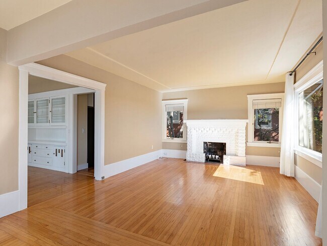 Building Photo - Updated single family home