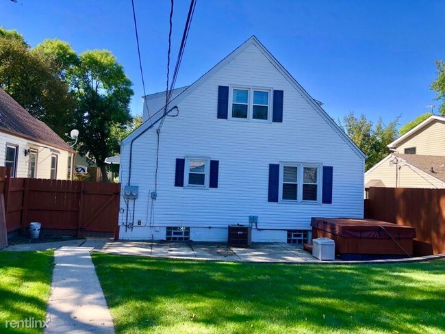 Building Photo - 2 br, 1 bath Apartment - 3436 S Lenox St