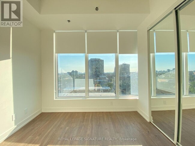 Building Photo - 203-203 College St
