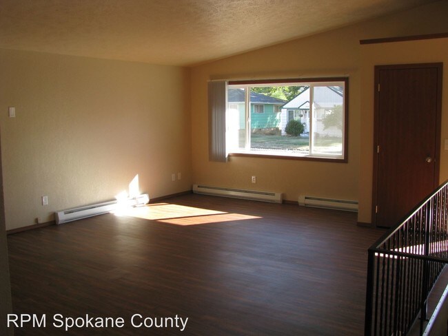 Building Photo - 3 br, 1 bath House - 2613 E Joseph Ave
