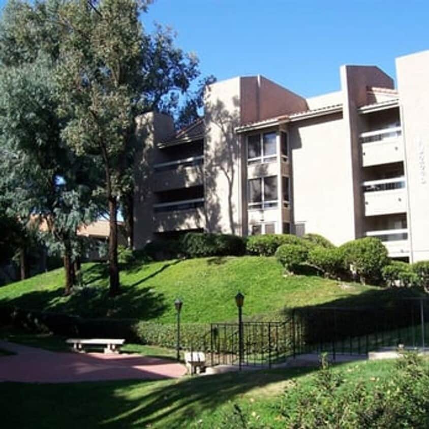 Foto principal - Updated Single-Level Condo in Mission Ridg...