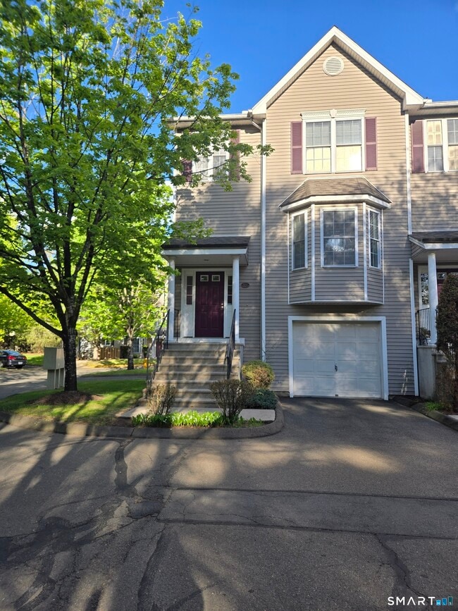 Building Photo - 157 Leeder Hill Dr