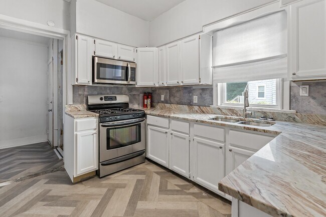 Foto del edificio - Updated 3-Bedroom | 2-Bath | Central AC | ...