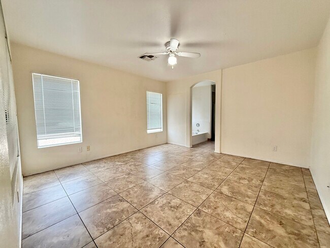 Foto del edificio - 2316 E Kelton Ln