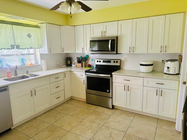 Foto del edificio - 4964 Eaglewood Rd