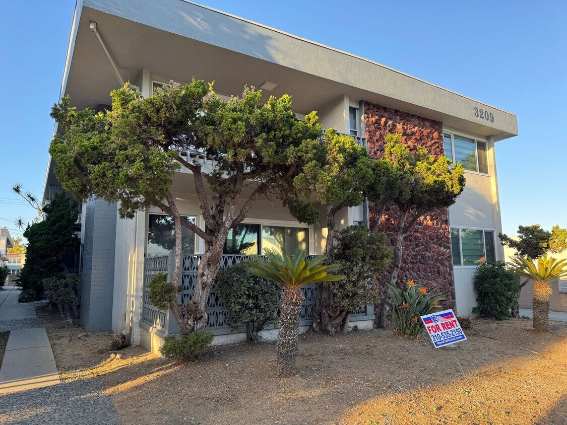 Primary Photo - Charming 3bd 2ba apartment
