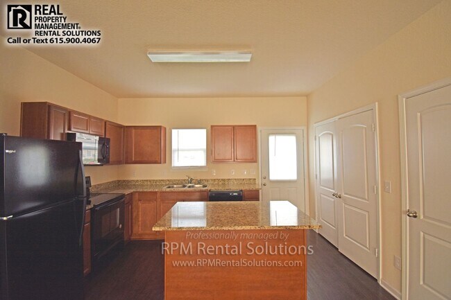Building Photo - 2 BR/2.5BA LaVergne townhome available now!