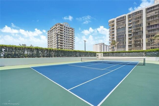 Foto del edificio - 6365 Collins Ave