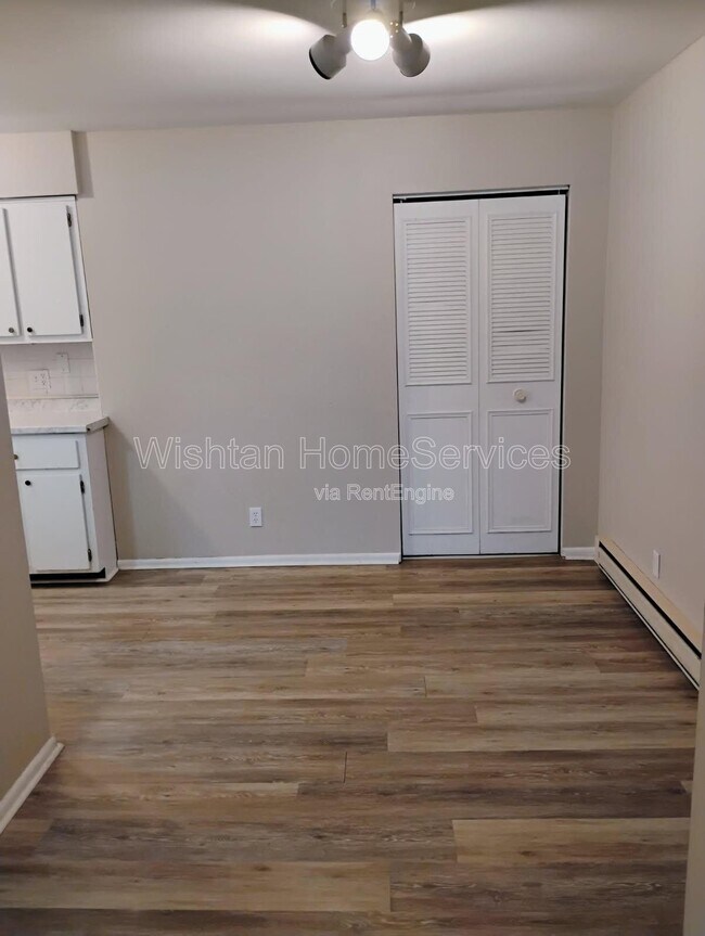 Foto del edificio - 218 Charleston Blvd