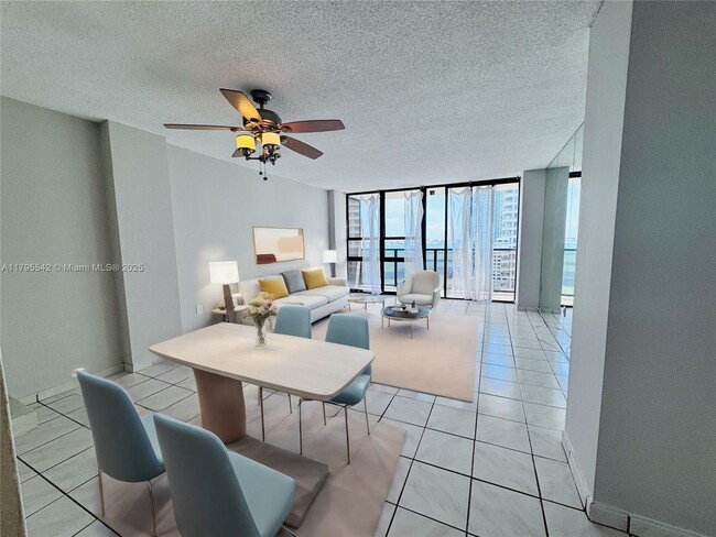Foto del edificio - 600 NE 36th St