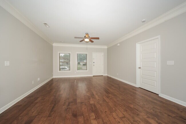 Building Photo - 2237 Dale View Dr