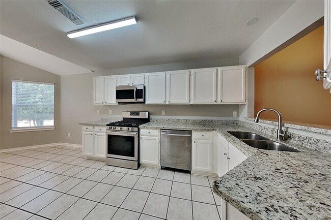 Building Photo - 2415 Pine Cone Dr