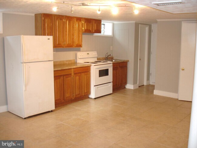 Building Photo - 118 E Northern Pkwy