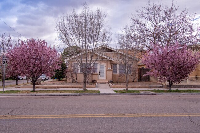 Foto del edificio - 902 Marquette Ave NW