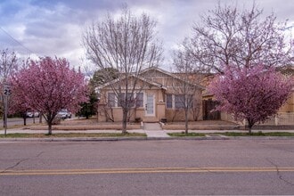 Building Photo - 902 Marquette Ave NW