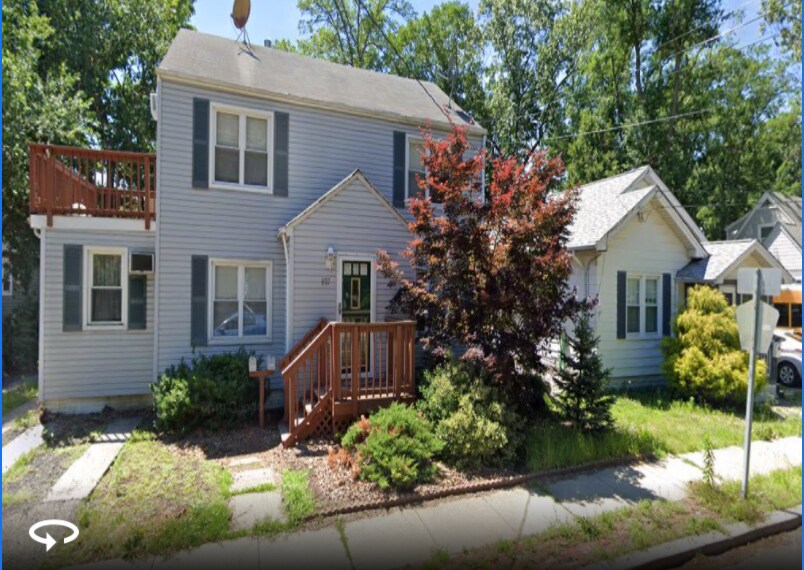 Top Unit for Rent - 897 Englishtown Rd