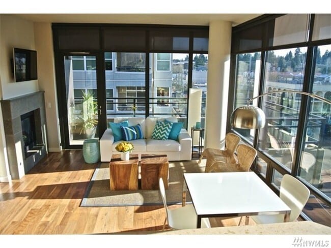 Building Photo - 2Bd/2Ba Bellevue Condo
