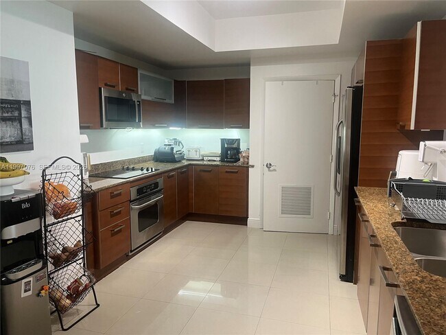 Foto del edificio - 3330 NE 190th St