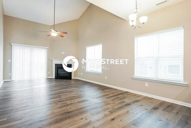 Foto del edificio - 4 Bedroom Pet-Friendly Home in Fuquay-Varina, NC with Main Street Renewal