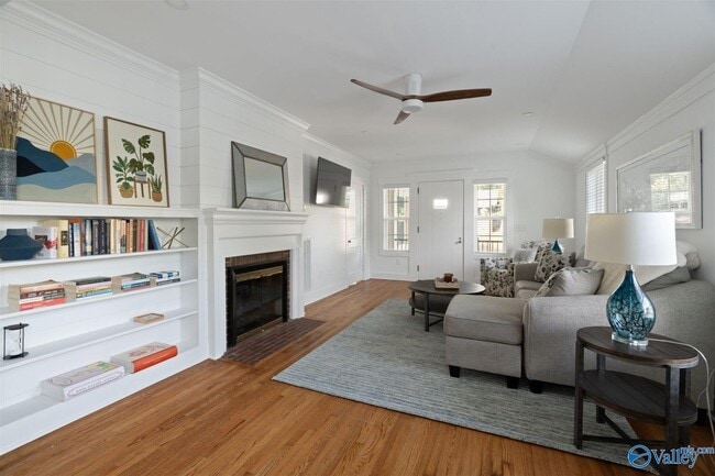 Building Photo - 2217 Scott St