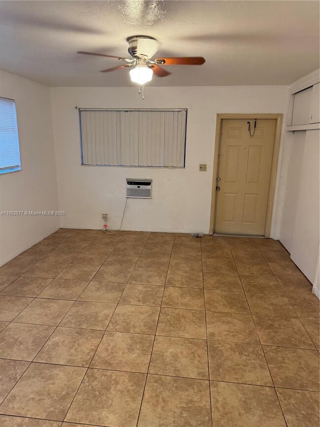 Building Photo - 1721 Plunkett St