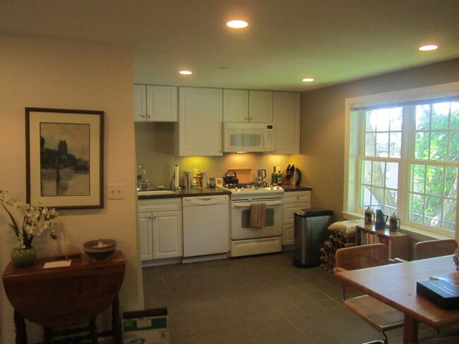 Building Photo - 55 Henry St