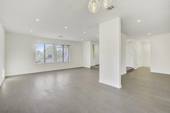 Foto del edificio - 312 N Alamo Dr