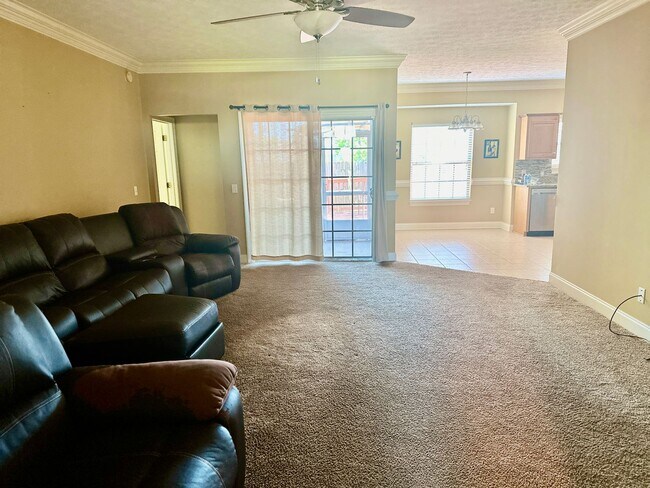 Building Photo - Gorgeous, 3 bedroom 2 bath home  minutes f...
