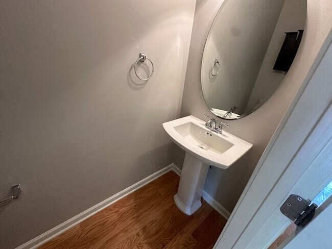 Building Photo - Beautiful RTP Town Home