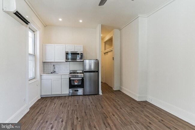 Building Photo - 404 S 22nd St