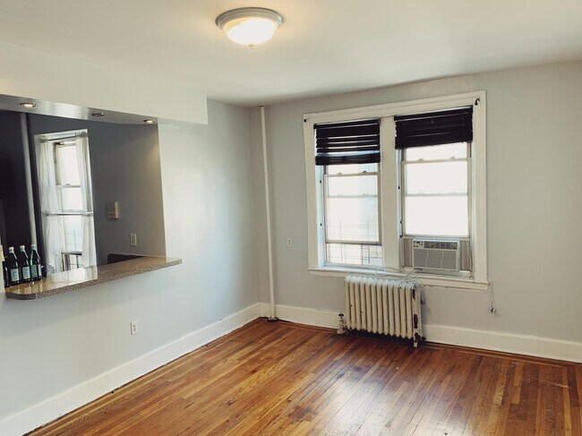 Foto del edificio - 4321 Broadway
