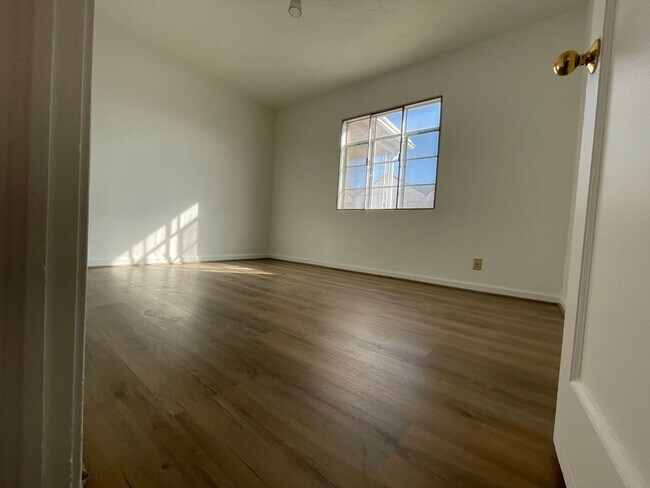 Foto del edificio - 2583-2585 S 700 E