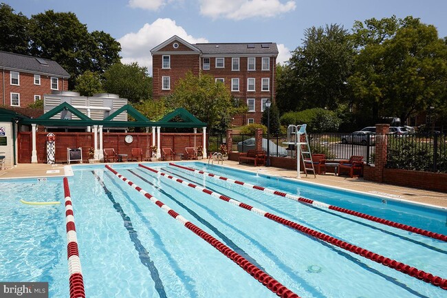 Foto del edificio - 3816 Porter St NW