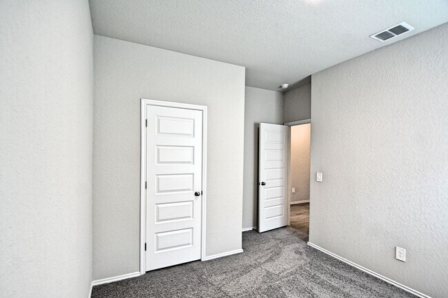 Foto del edificio - 527 Moscato Rd