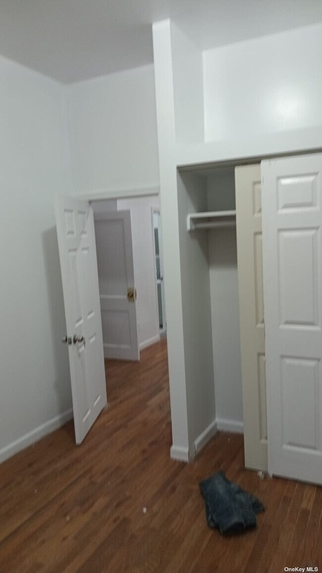 304 Jericho Turnpike Unit 1st FL, Floral Park, NY 11001 Room for Rent in Floral Park, NY