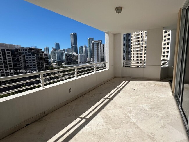 Foto del edificio - 848 Brickell Key Dr