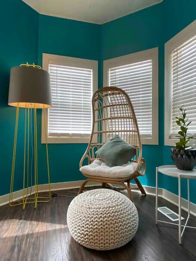 Colorful and cozy livingroom nook - 1417 5th St NE