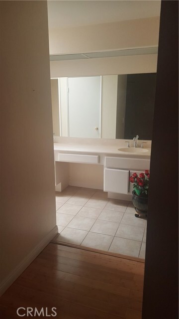 Foto del edificio - 880 Robles Pl